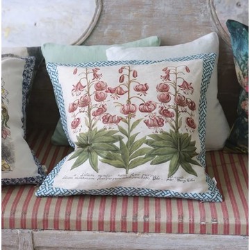 CROWN LILY DETAIL