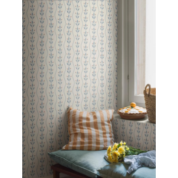 7779_FlowerBuds_Roomshot_1